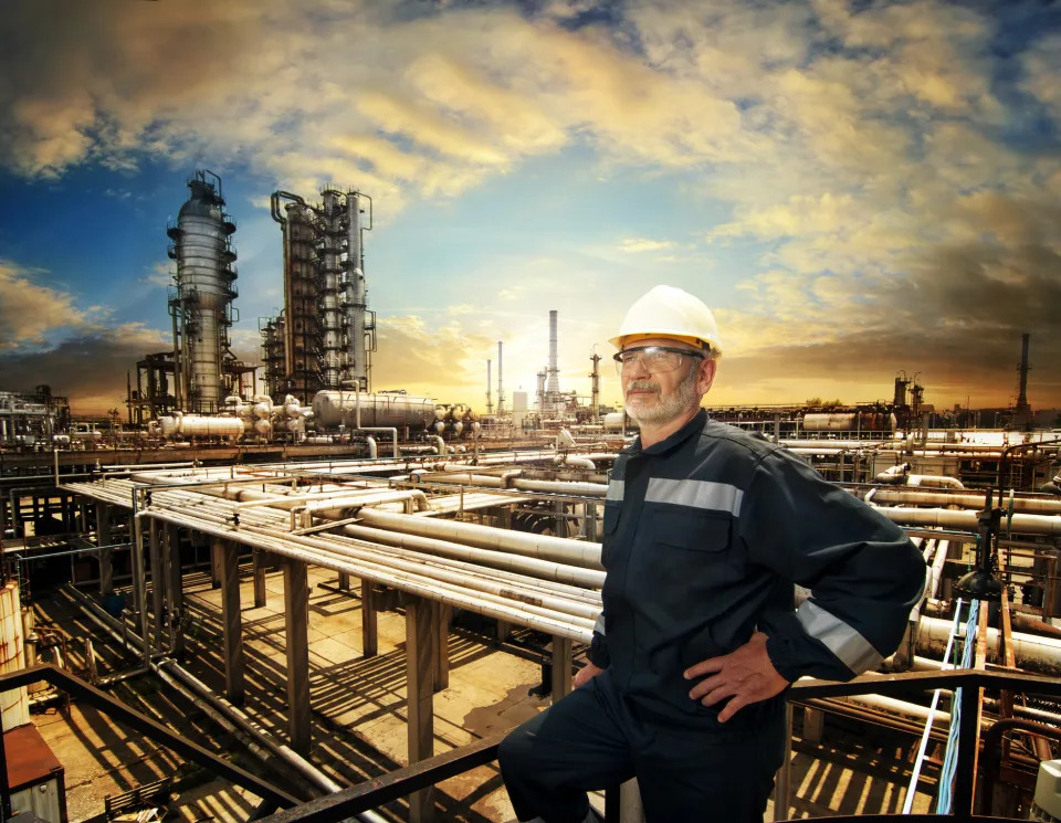 Better Dividend Stock: MPLX vs. Energy Transfer