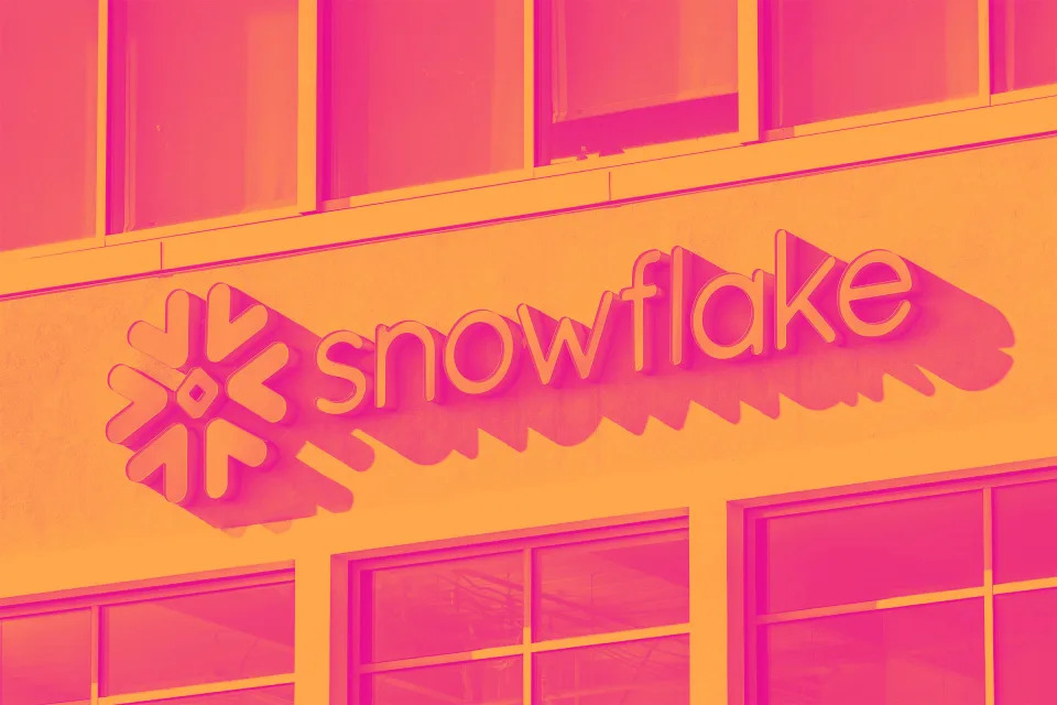 Snowflake (SNOW): Buy, Sell, or Hold Post Q3 Earnings?