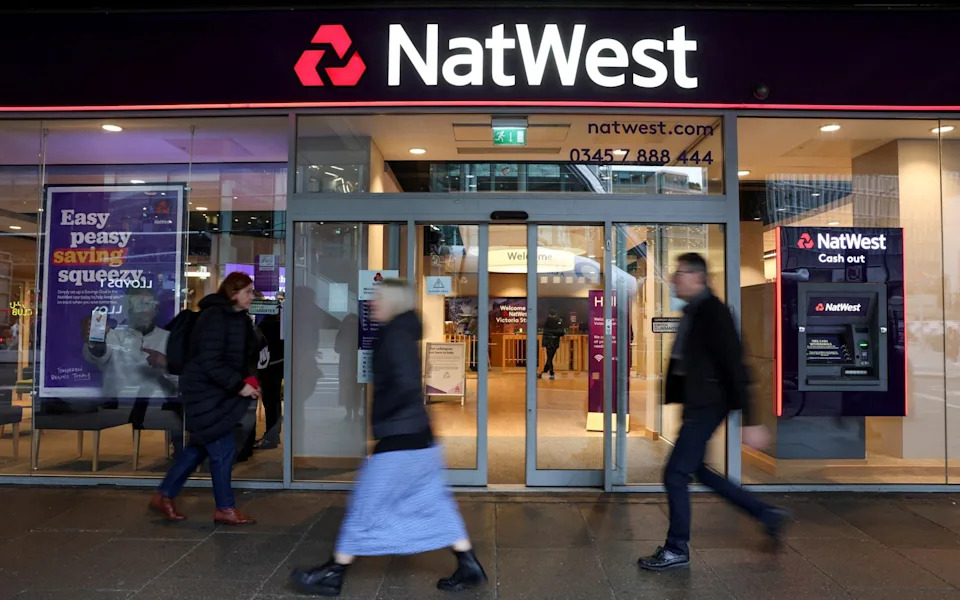 FTSE surges to longest winning streak on record